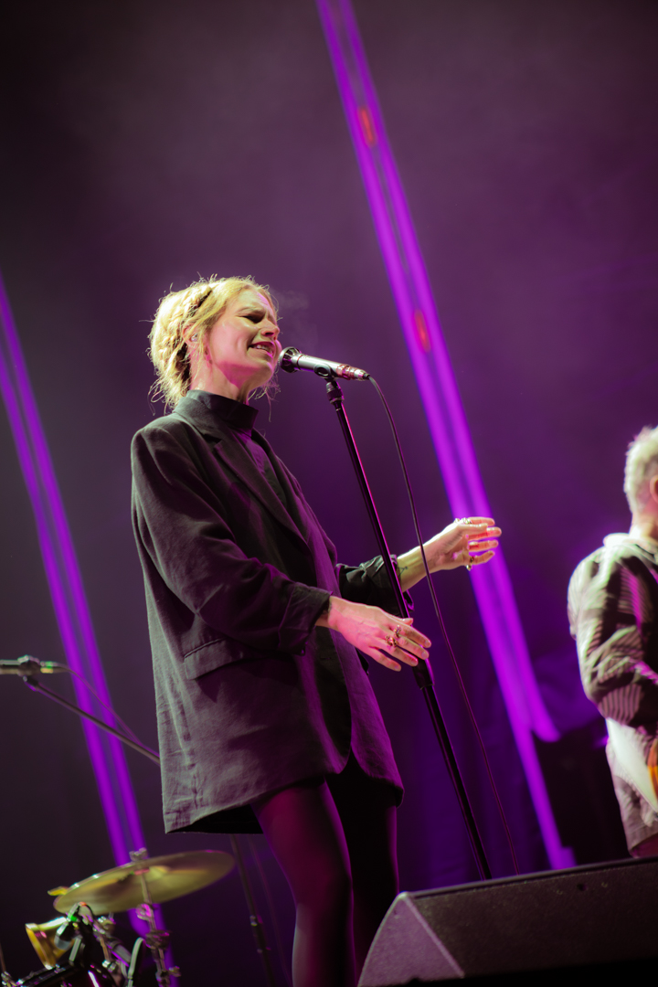 The Cardigans en Bogotá: El arte de la nostalgia