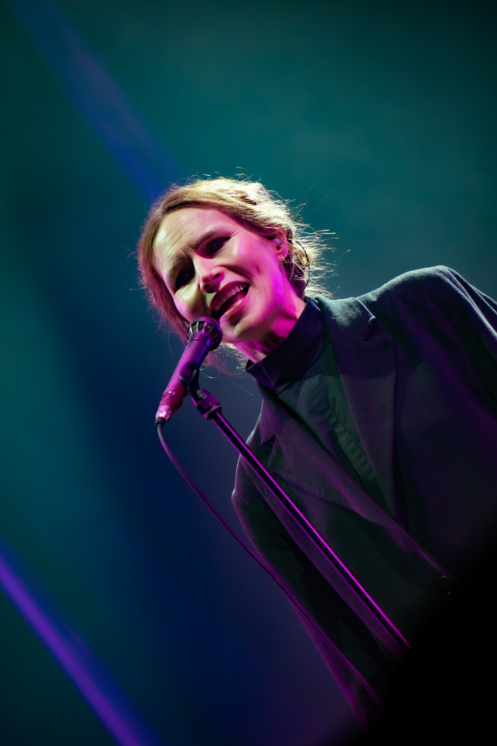 The Cardigans en Bogotá: El arte de la nostalgia