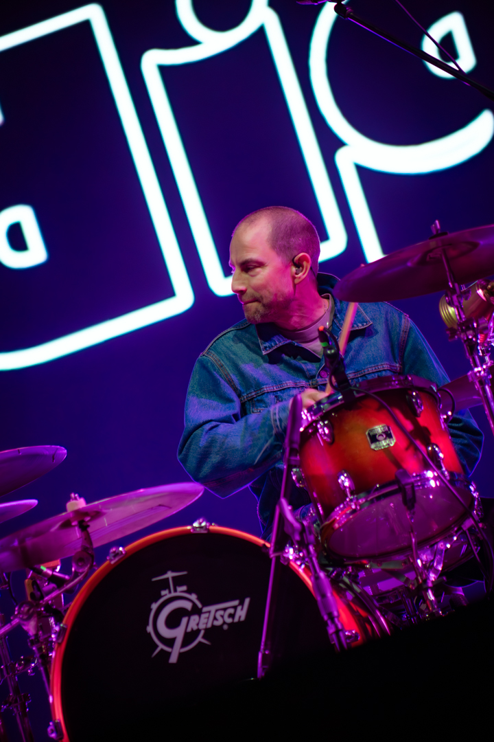 The Cardigans en Bogotá: El arte de la nostalgia