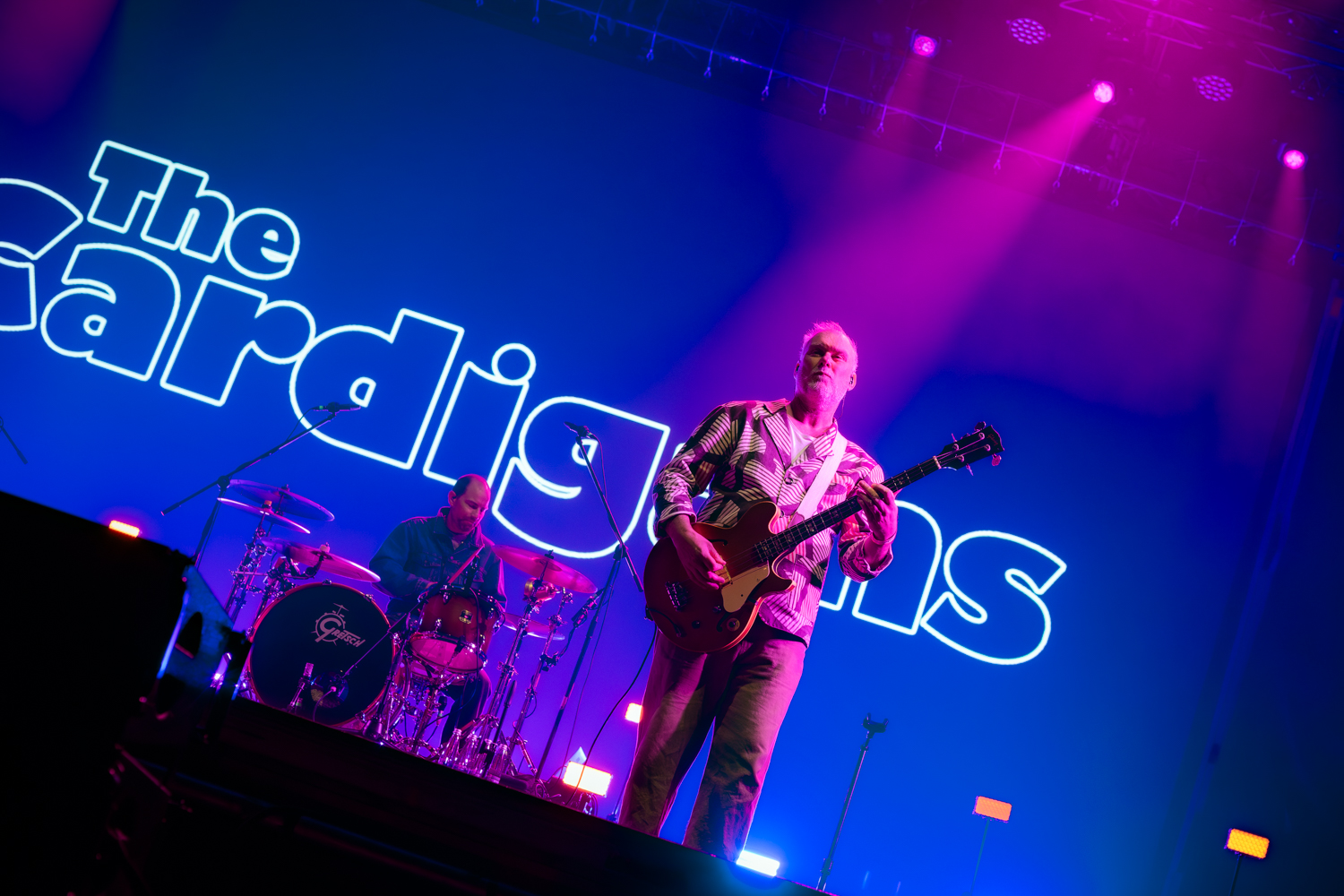 The Cardigans en Bogotá: El arte de la nostalgia