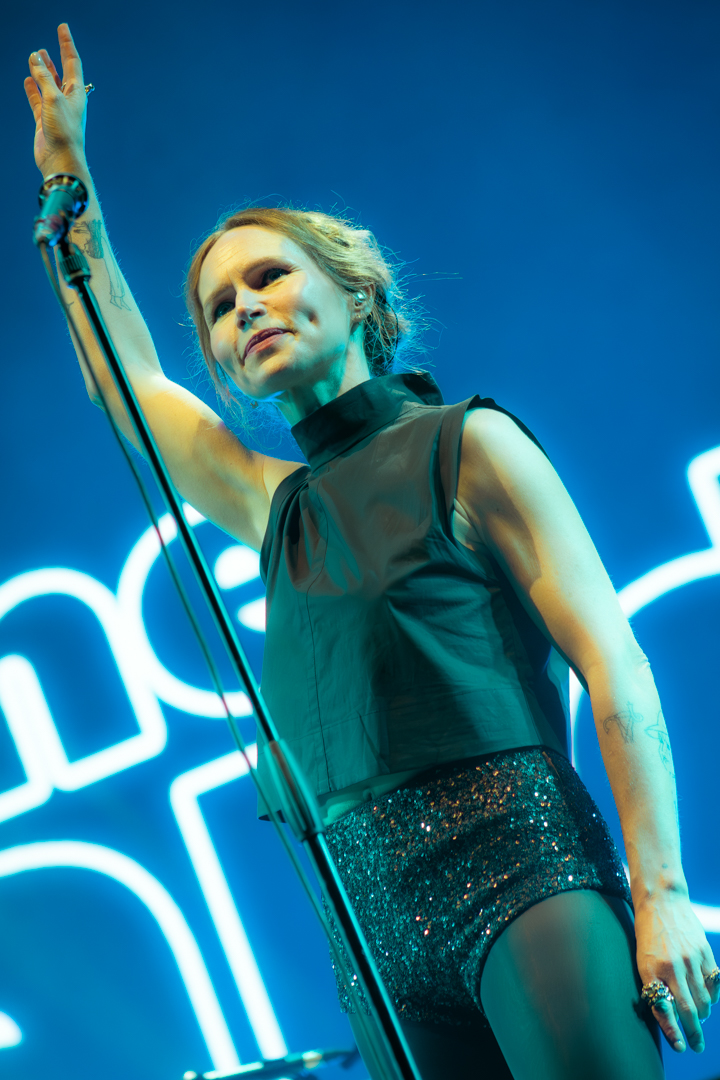 The Cardigans en Bogotá: El arte de la nostalgia