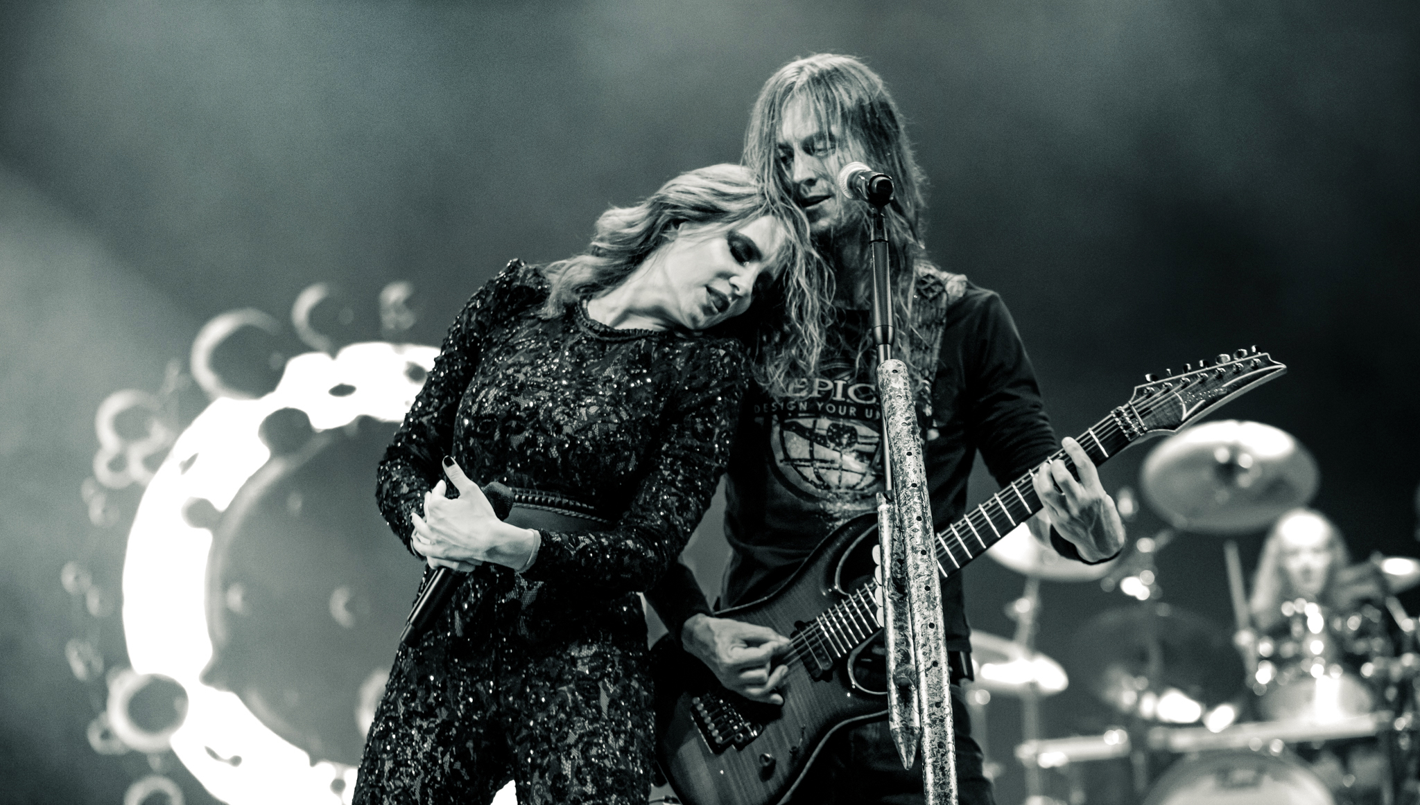 Epica regresa a Medellín con un show inolvidable y vibrante