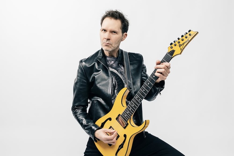 El guitarrista vuelve al país con dos fechas centradas en su…