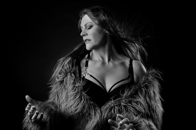 ''Hytress'': Floor Jansen anuncia su segundo LP en solitario