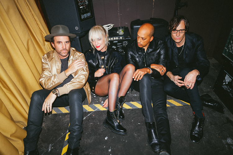 Metric: Romantizar el futuro a través de la nostalgia