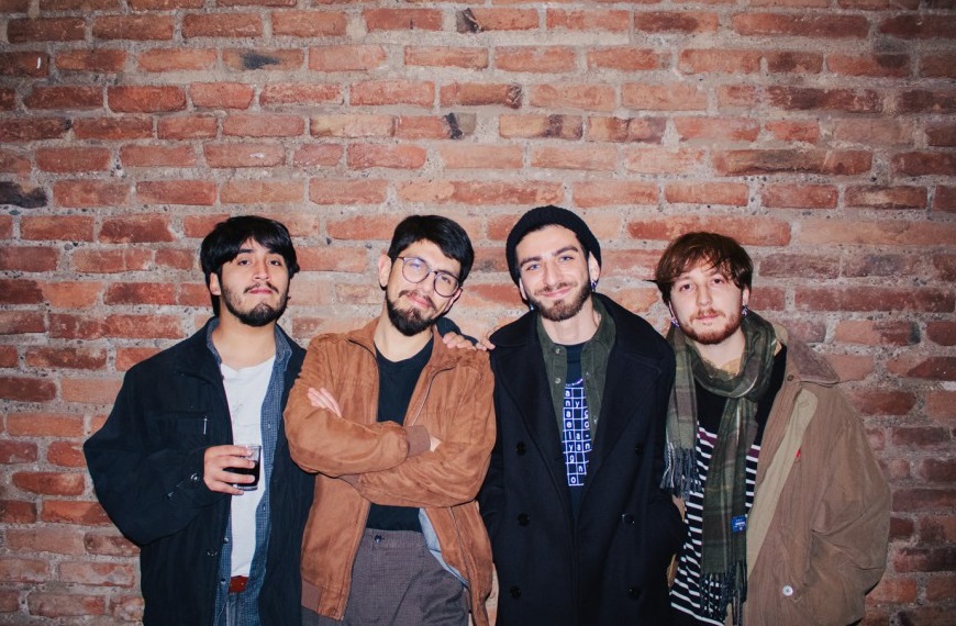 Comenzando a despedir la era del disco debut Enola Gay