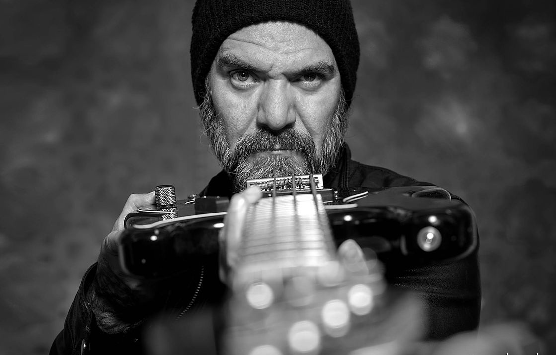 Concurso cerrado: Corvex se presenta en Bar de René