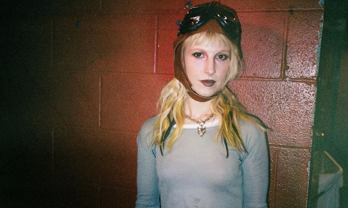 Hayley Williams: Los ecos de nostalgia de 'Misery Business'